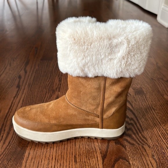 Koolaburra by UGG suede boot - Picture 3 of 10